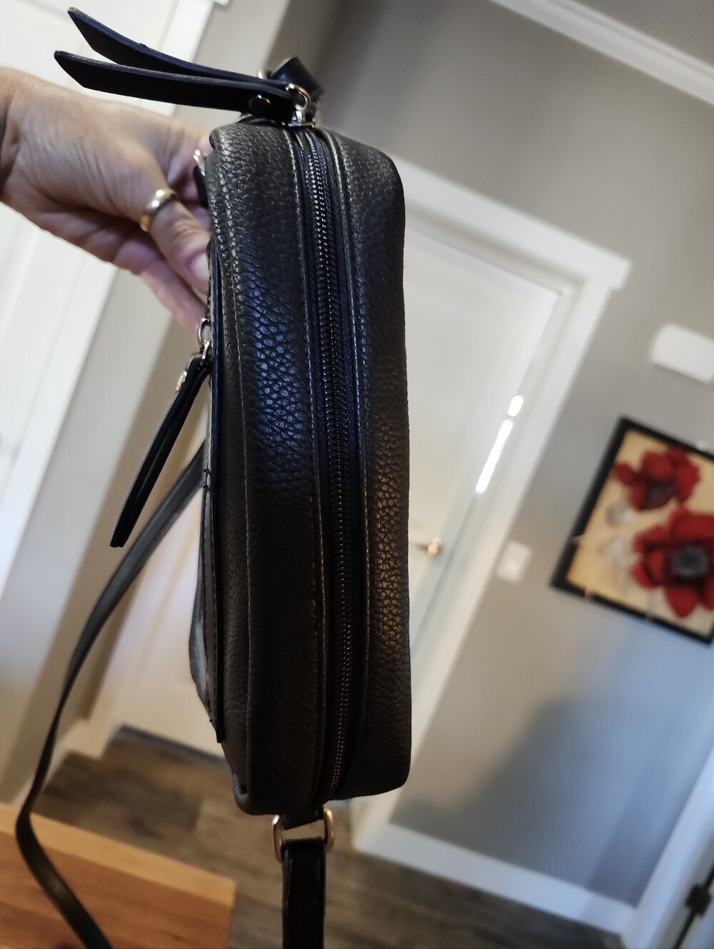 Mint Condition Roots Black Pebbled Vegan Leather Crossbody Bag. - Picture 15 of 15